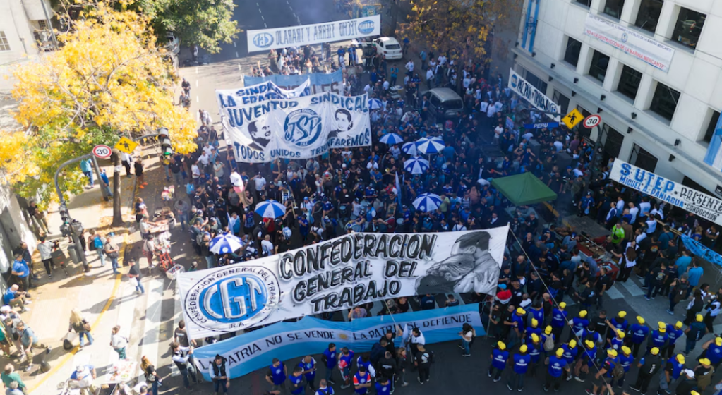 La CGT marcha en el centro porteño por el Día del Trabajador: “No hay diálogo con el Gobierno”​infobae