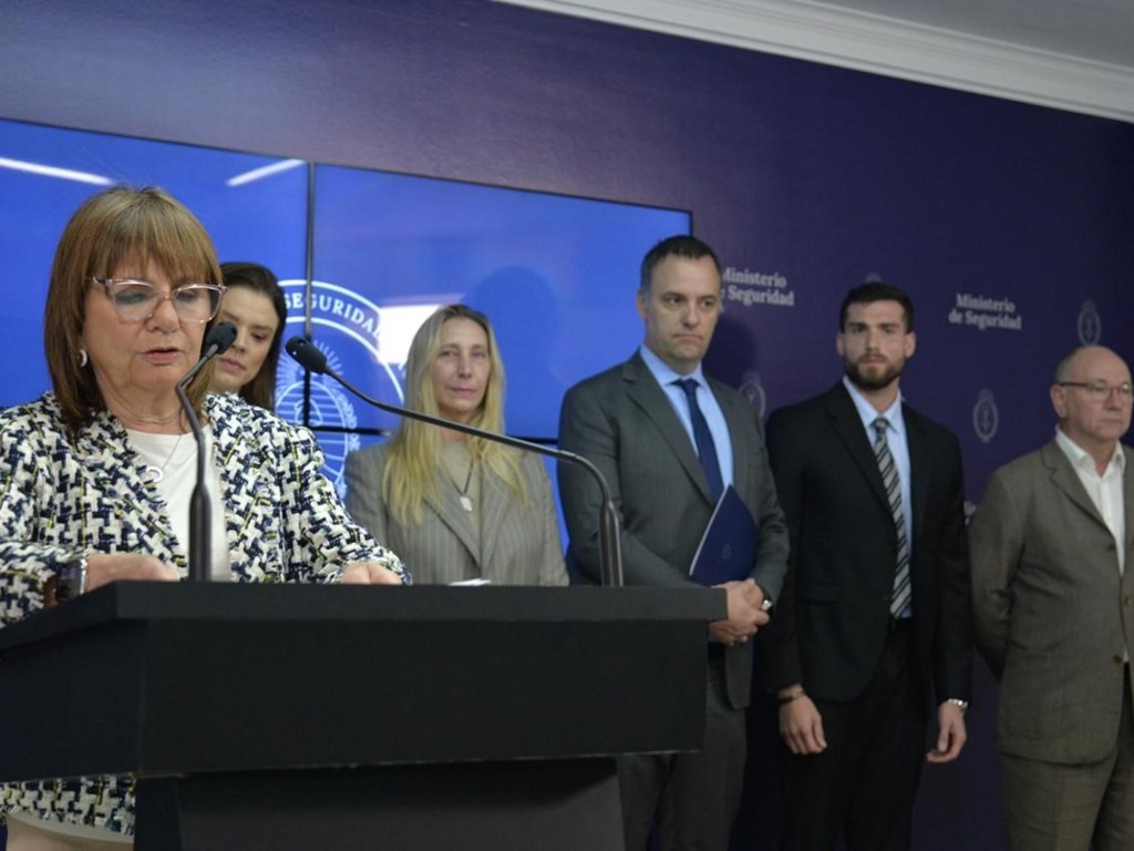 Bullrich entregó a EE.UU. un listado de barras que no podrán ir al&nbsp;Mundial