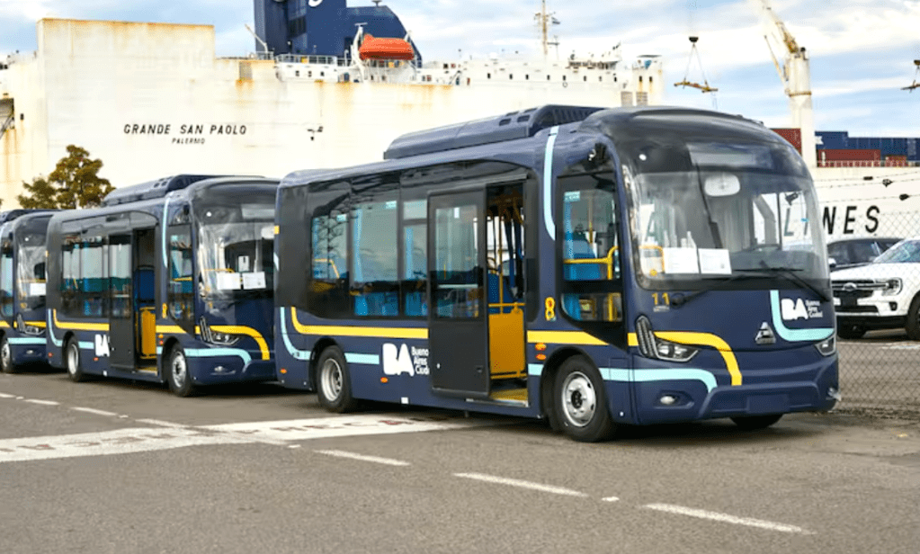 Buenos Aires pone en marcha su primera línea de minibuses eléctricos: conectarán Retiro con Parque&nbsp;Lezama