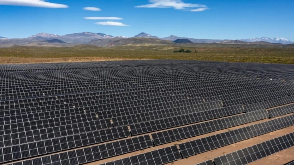 Inversiones privadas en Mendoza: Cornejo confirmó que una empresa invertirá U$S30 millones en el Parque Solar San&nbsp;Rafael