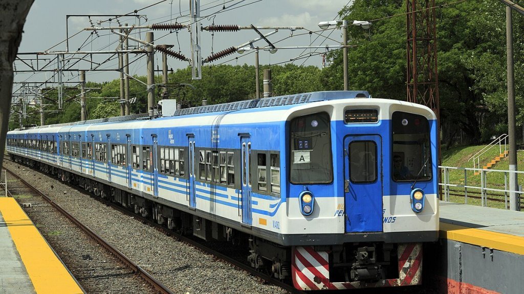 Alertan con explotar andenes del Tren Roca si no liberan a Cristina&nbsp;Kirchner