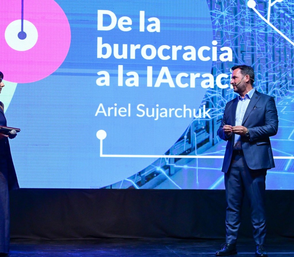 Ariel Sujarchuk publica su primer libro, combinando inteligencia artificial y compromiso&nbsp;ciudadano