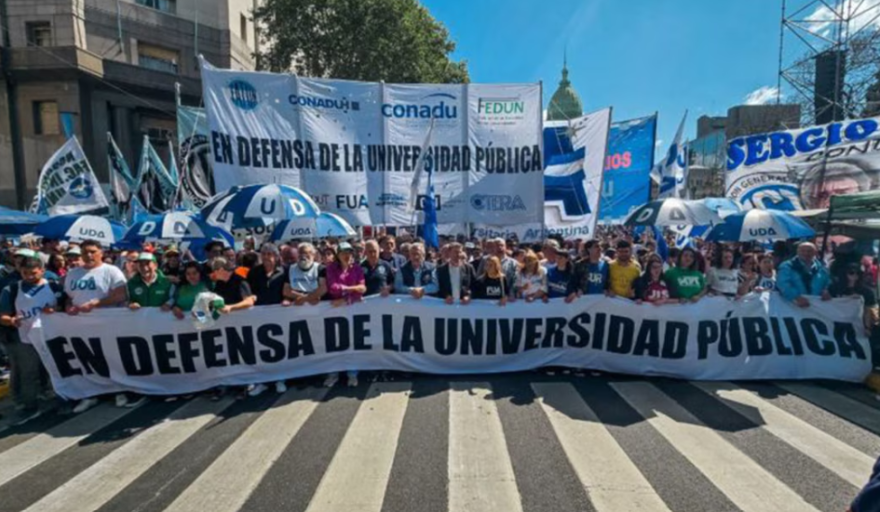 Docentes y No docentes de la UBA paran por aumento&nbsp;salarial