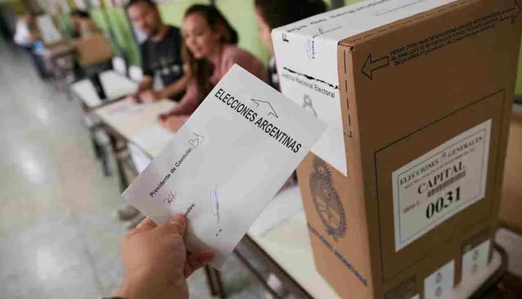 Neuquén define su futuro: La Neuquinidad y LLA se disputan voto a&nbsp;voto