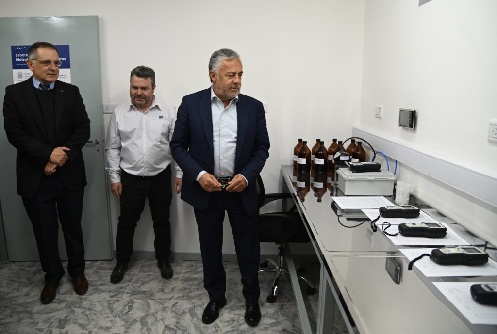 Alfredo Cornejo inauguró el primer laboratorio de certificación de&nbsp;alcoholímetros